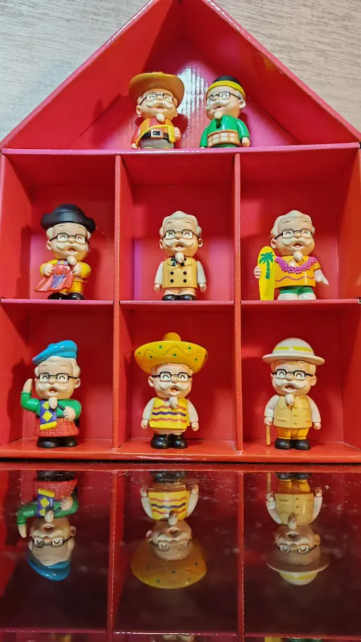 [SOLD] 1999 KFC ‘Around the World’ Set